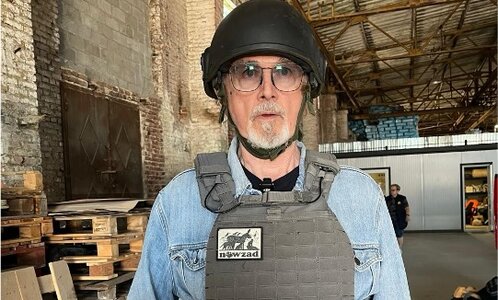 Actor Peter Egan films with Nowzad charity in Ukraine